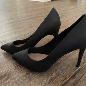 Matte Black classic pumps